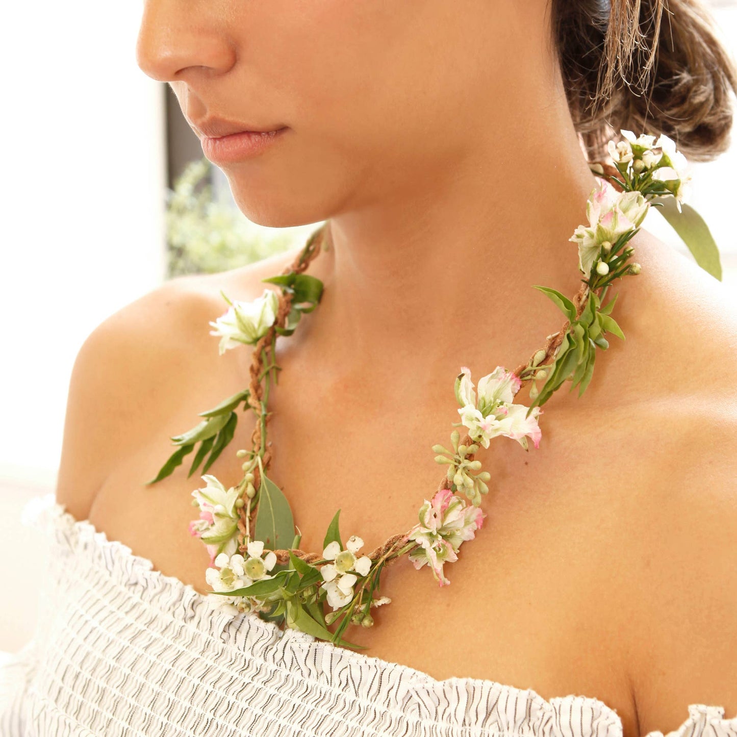 Huckleberry Make Your Own Fresh Flower Necklace